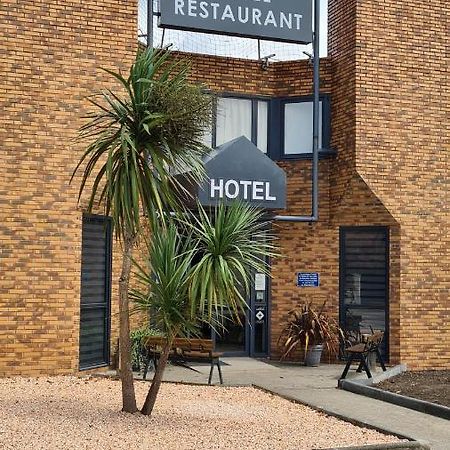 Hotel L'Etoile Aeroport - A61 Каркасон Екстериор снимка
