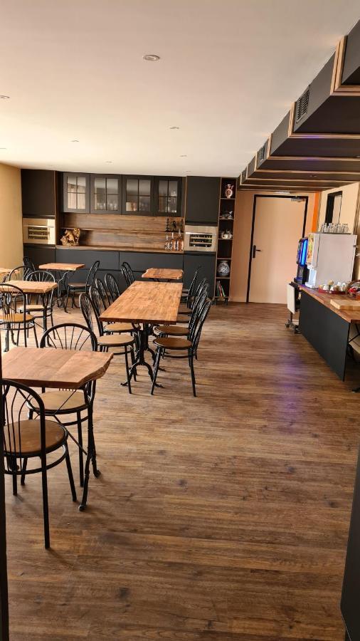 Hotel L'Etoile Aeroport - A61 Каркасон Екстериор снимка