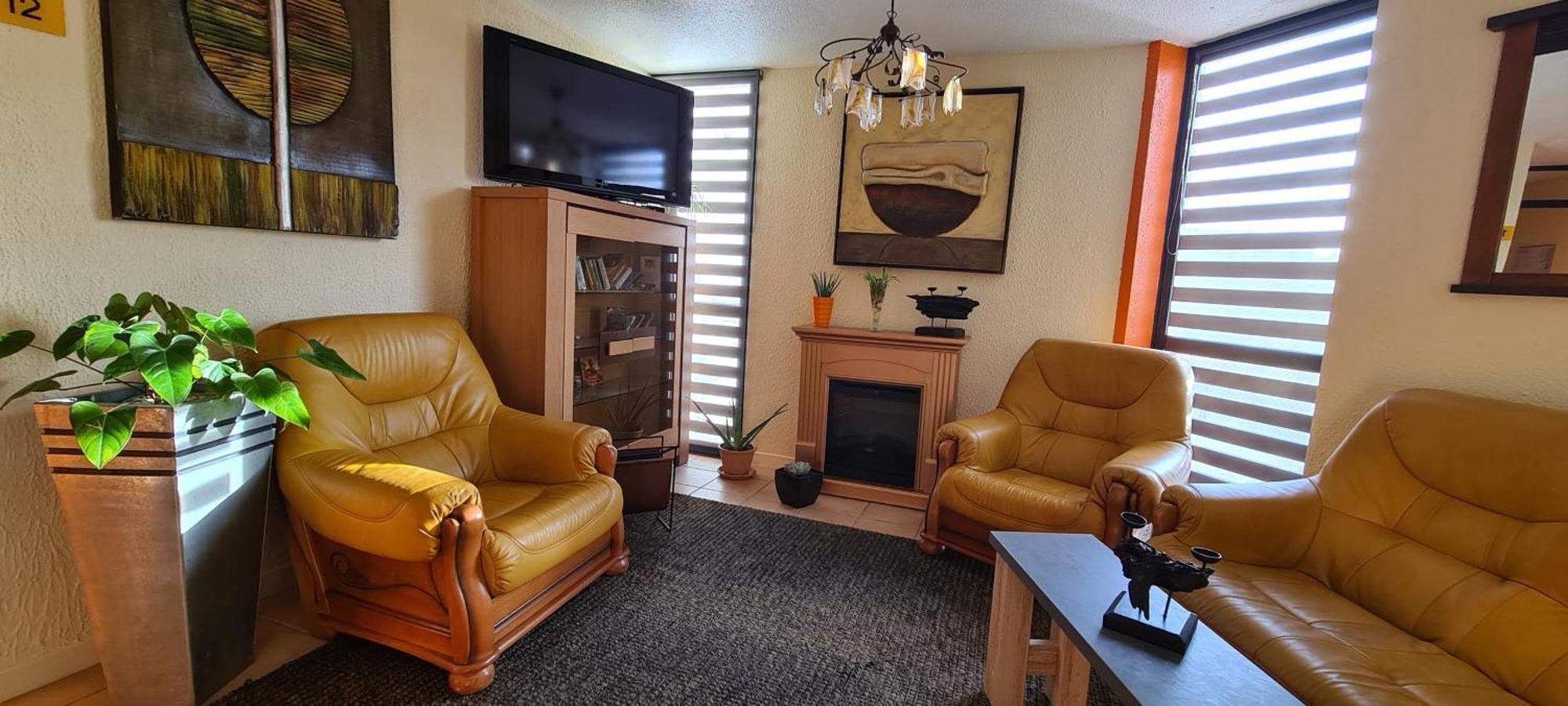 Hotel L'Etoile Aeroport - A61 Каркасон Екстериор снимка
