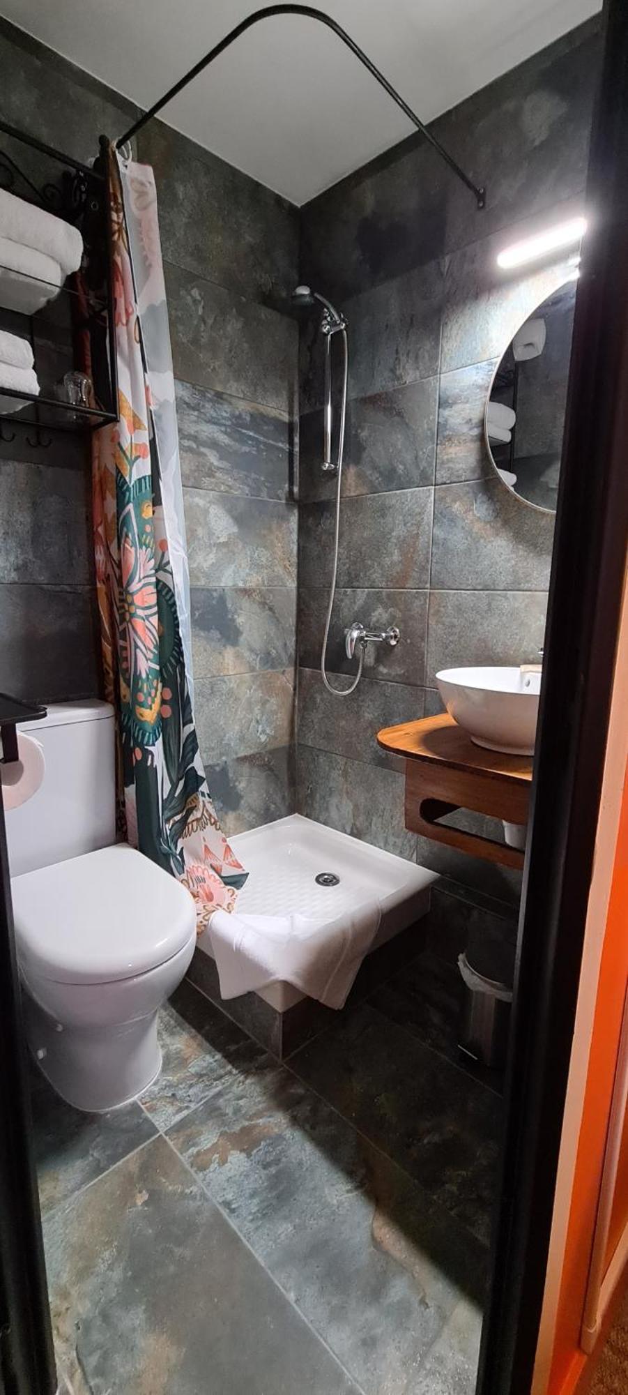 Hotel L'Etoile Aeroport - A61 Каркасон Екстериор снимка