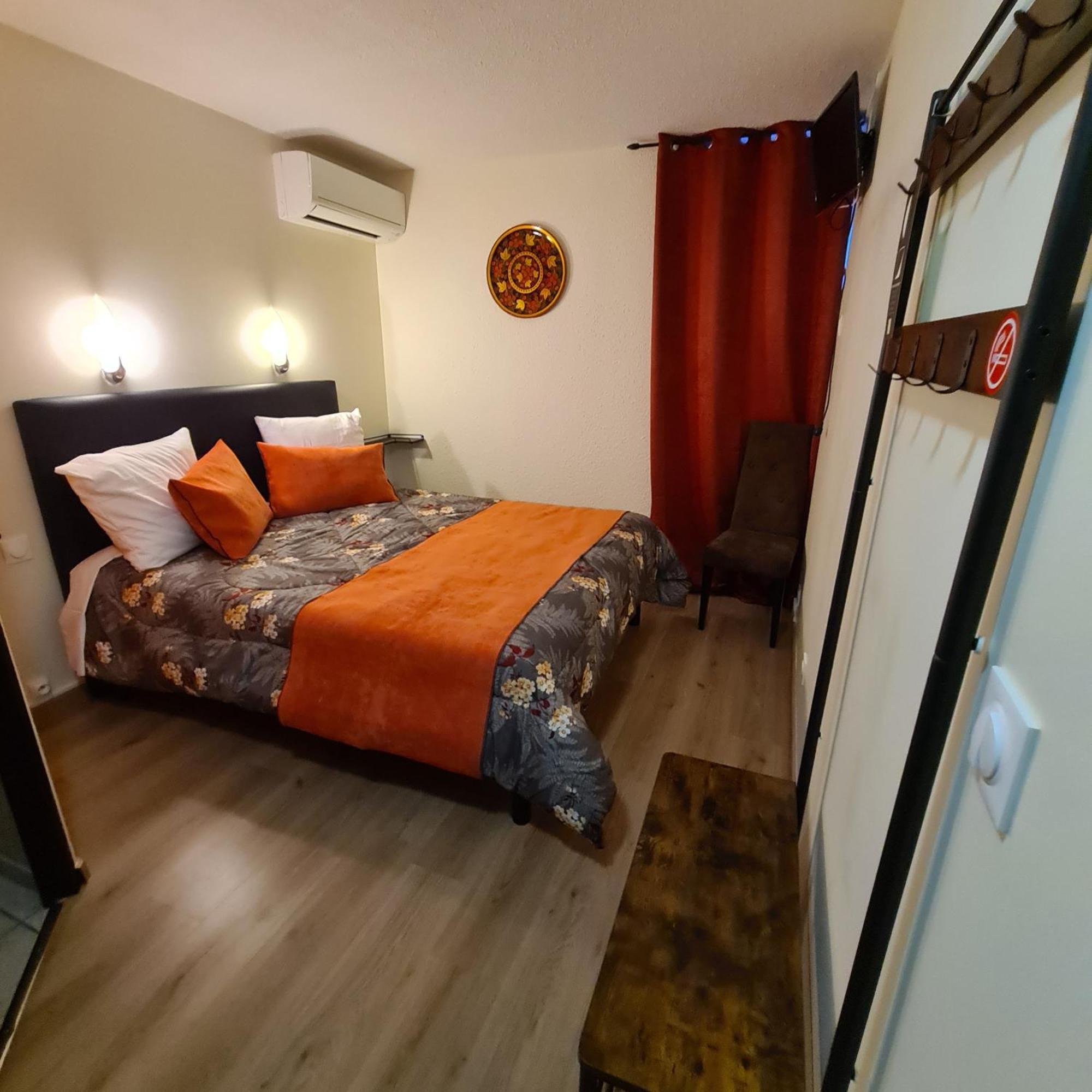 Hotel L'Etoile Aeroport - A61 Каркасон Екстериор снимка