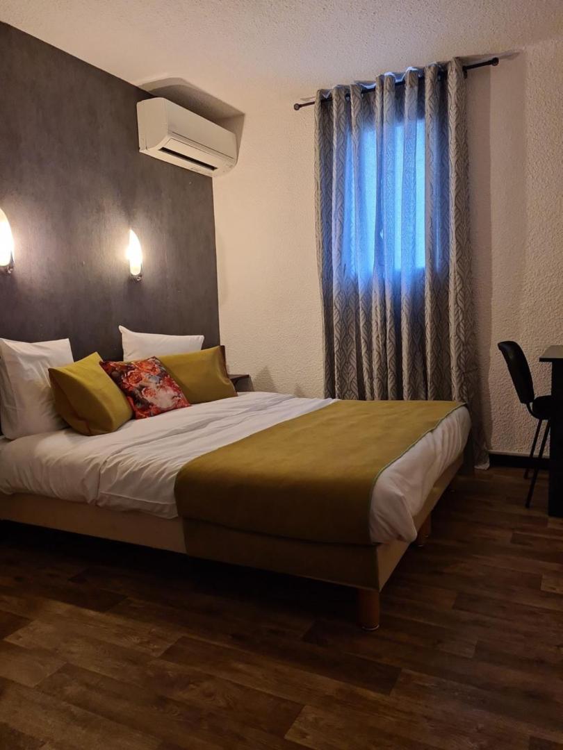 Hotel L'Etoile Aeroport - A61 Каркасон Екстериор снимка
