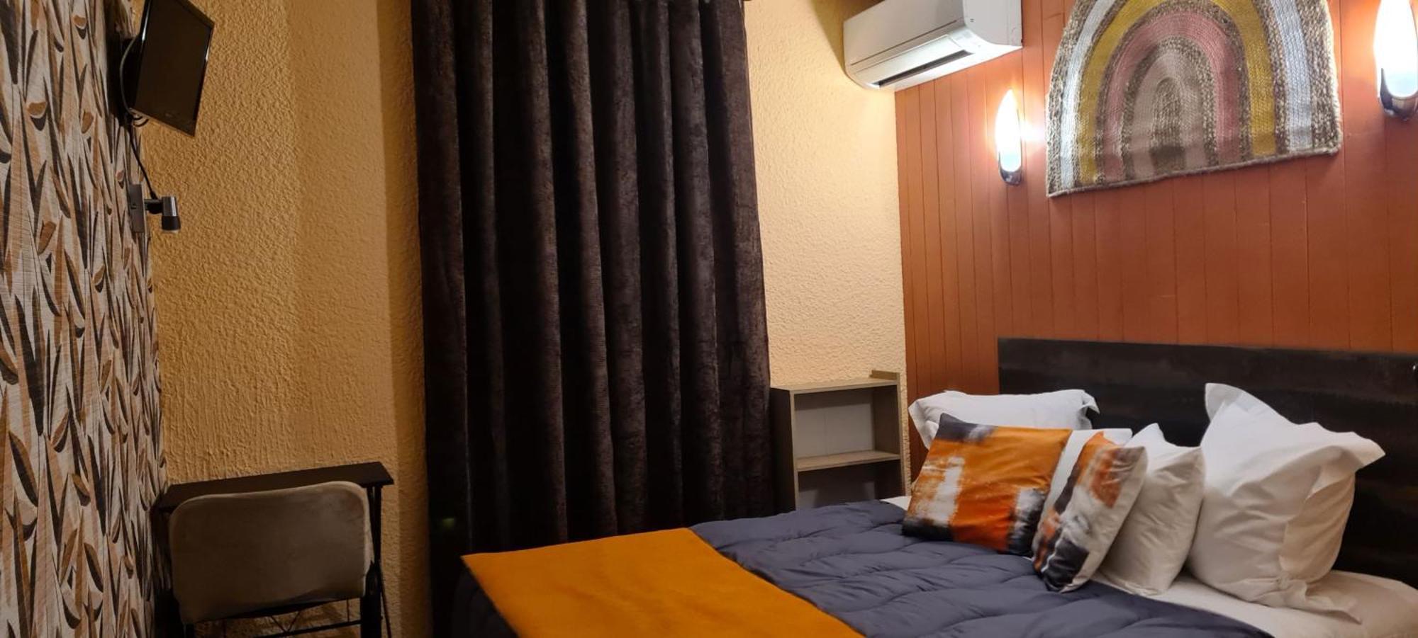 Hotel L'Etoile Aeroport - A61 Каркасон Екстериор снимка